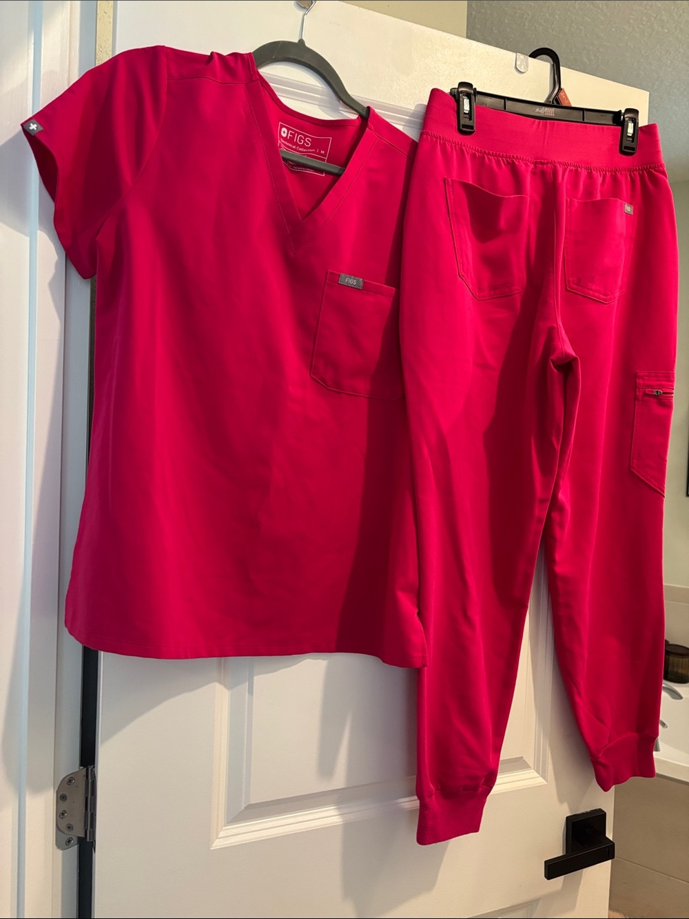 FIGS women Pink Style Scrub Top & Jogger Set